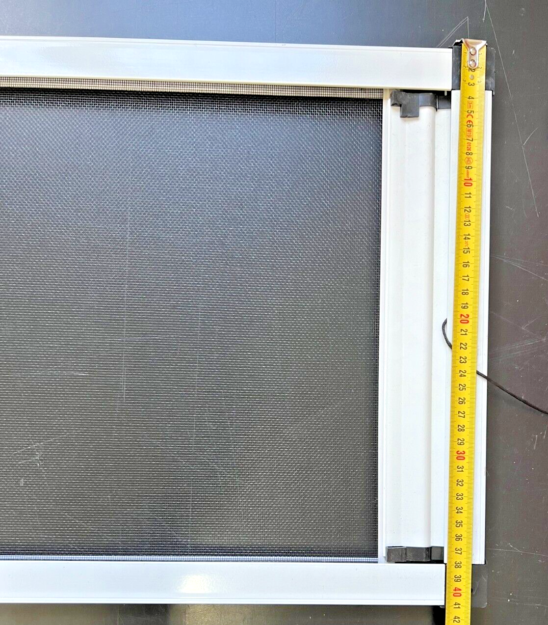 Zanzariera a rullo verticale in alluminio 100 x 41